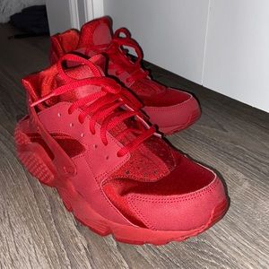 Red Nike Haurachie